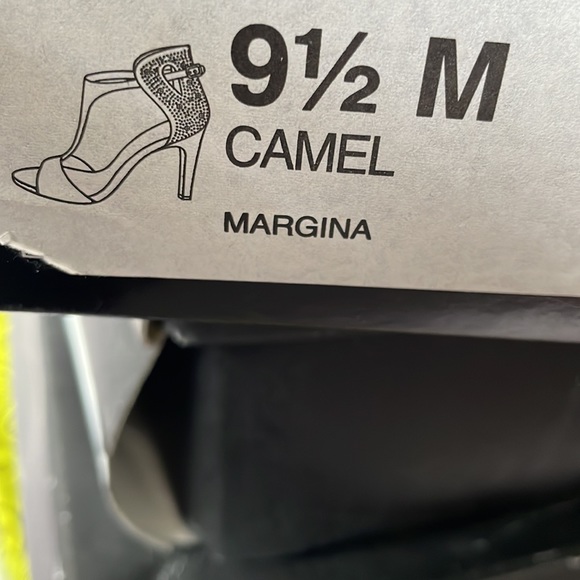 Camel suede and dazzle heels - Picture 8 of 9